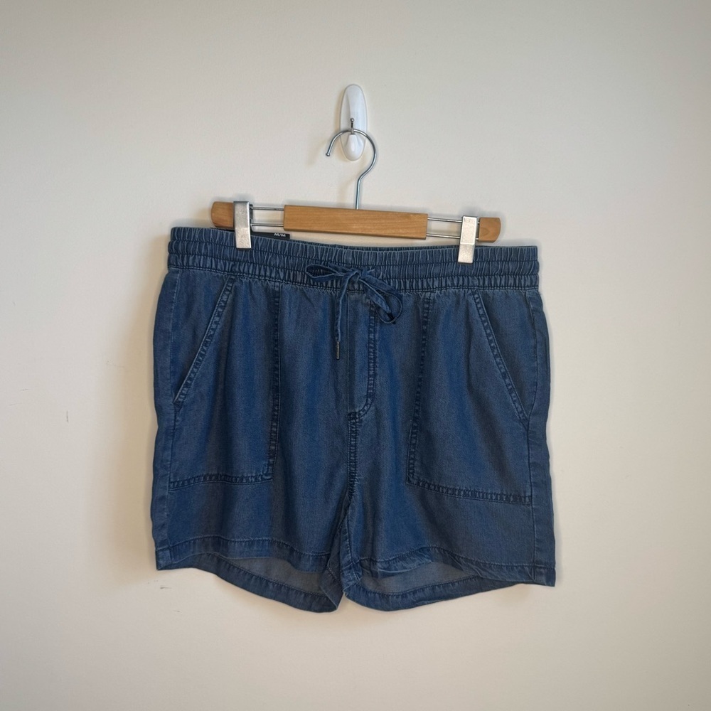Silver Jeans Co. Livia Relaxed Fit Chambray Shorts - Size M